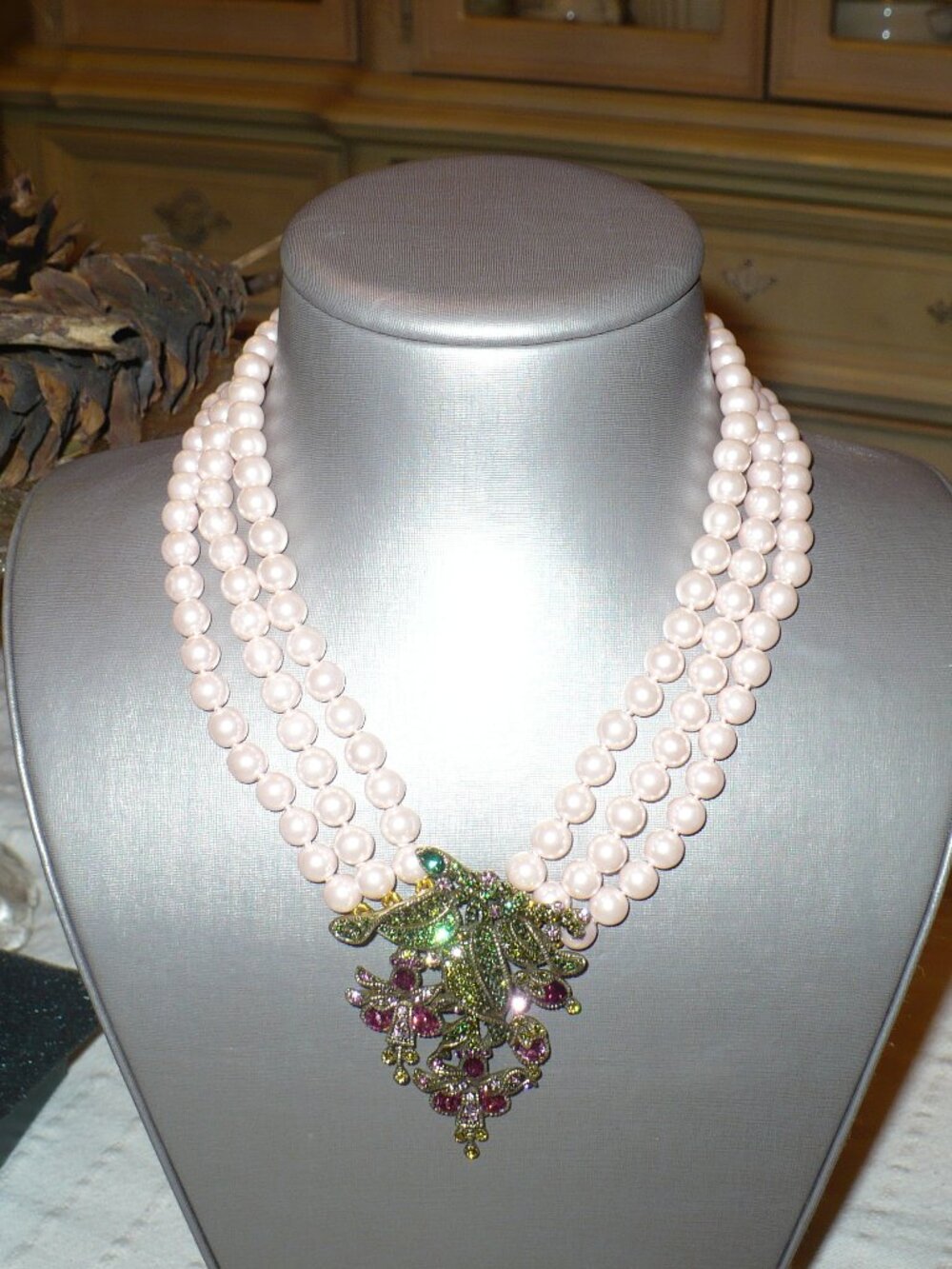 HEIDI DAUS BLEEDING HEART NECKLACE